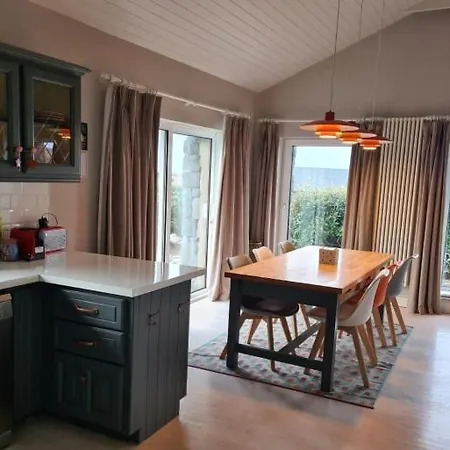 Detached Overlooking In Connemara * バリーコニーリー